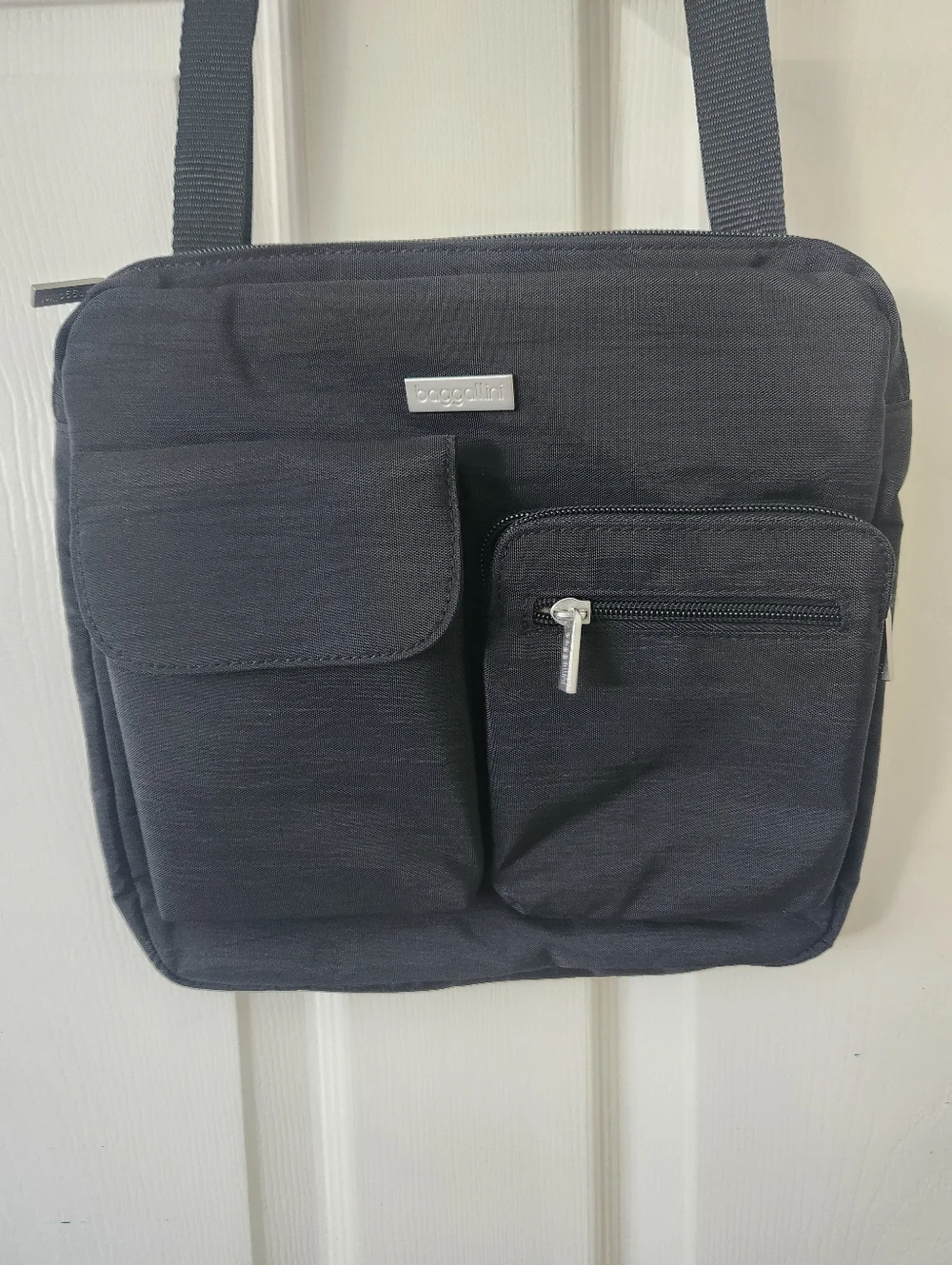NWT Baggallini Black Compact Crossbody Organizer - Picture 3 of 10